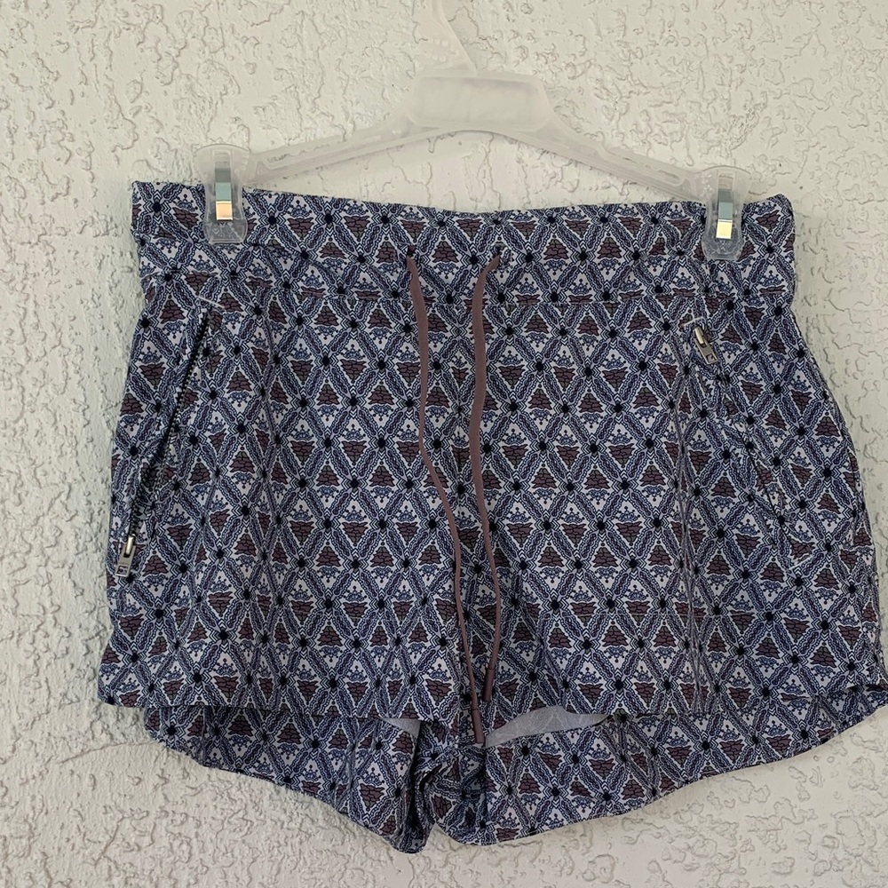 Athleta Blue and White Geometric Athletic Shorts size 4